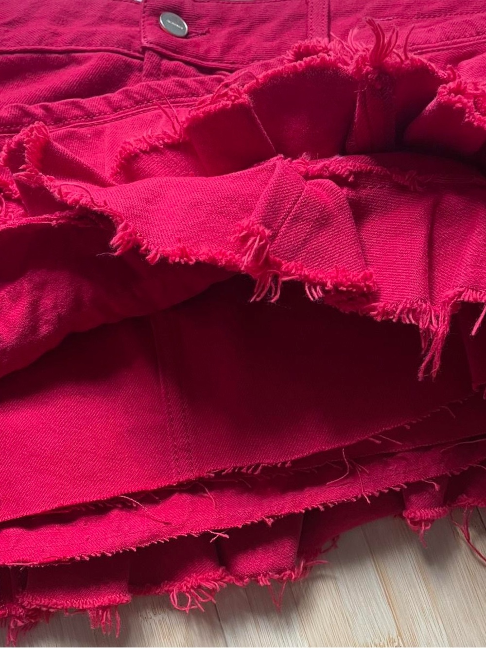 Jacquemus Raphia Ruffled Red Mini Skirt - Women's Stylish Layered Design - Picture 4 of 4